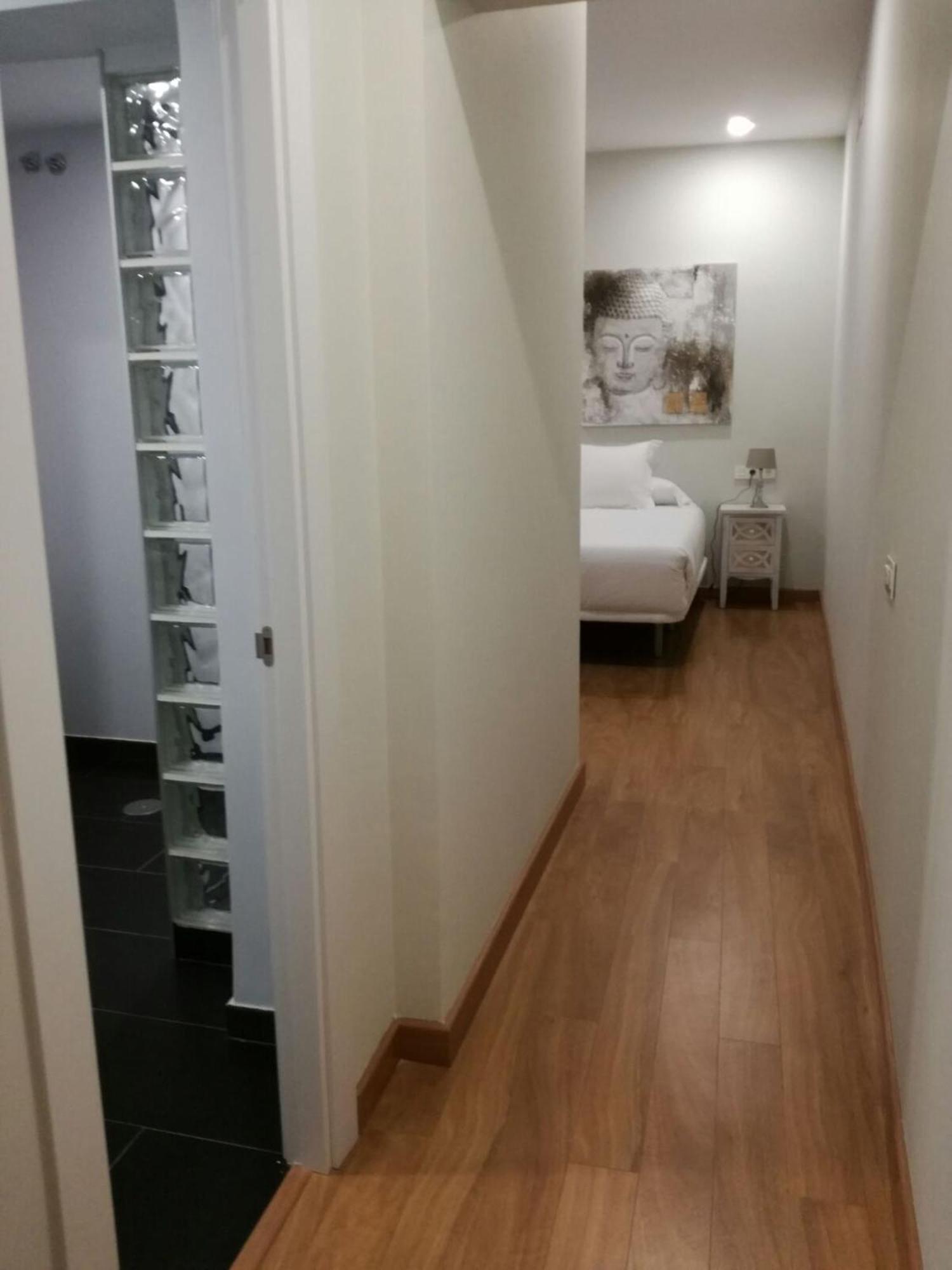 Los Amigos Vip Rooms Madrid Exteriör bild