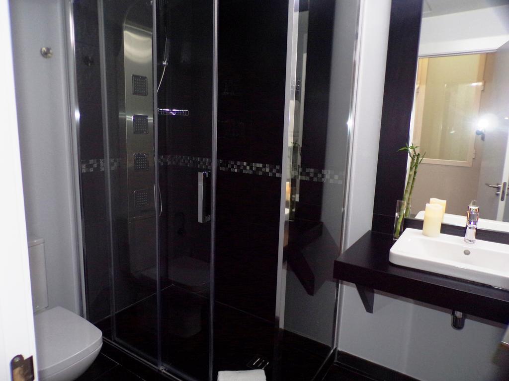 Los Amigos Vip Rooms Madrid Exteriör bild