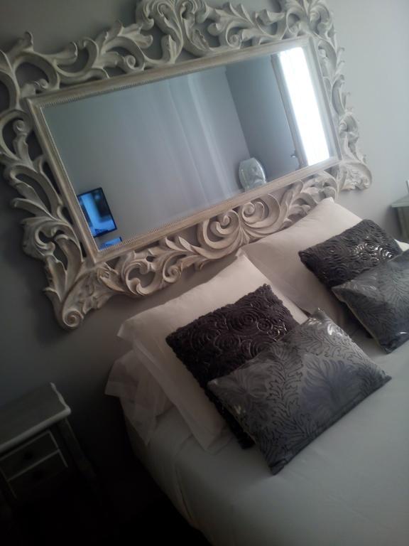Los Amigos Vip Rooms Madrid Exteriör bild