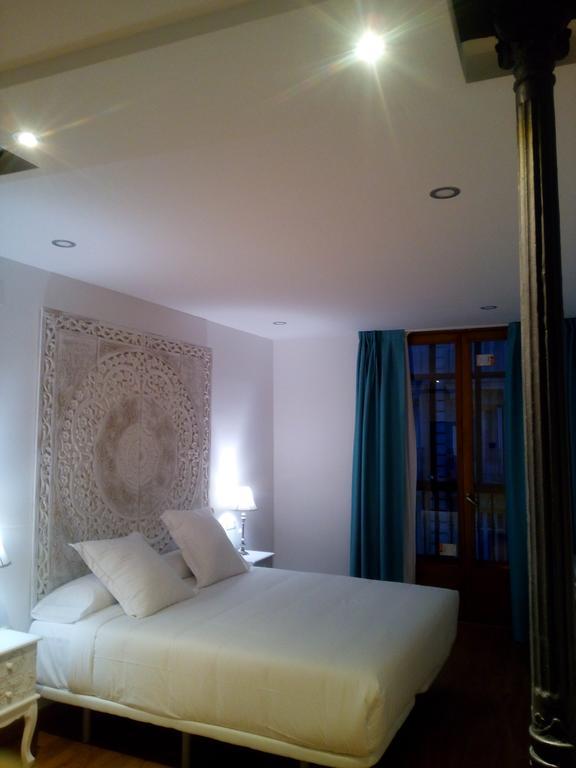 Los Amigos Vip Rooms Madrid Exteriör bild