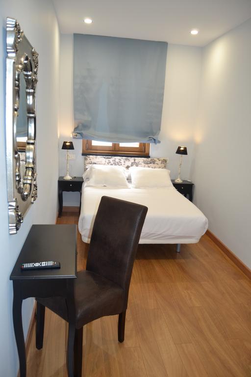Los Amigos Vip Rooms Madrid Exteriör bild