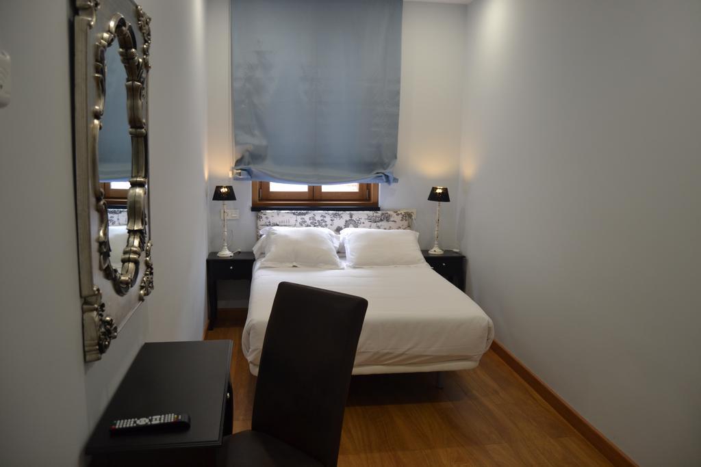 Los Amigos Vip Rooms Madrid Exteriör bild