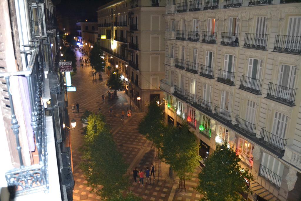 Los Amigos Vip Rooms Madrid Exteriör bild