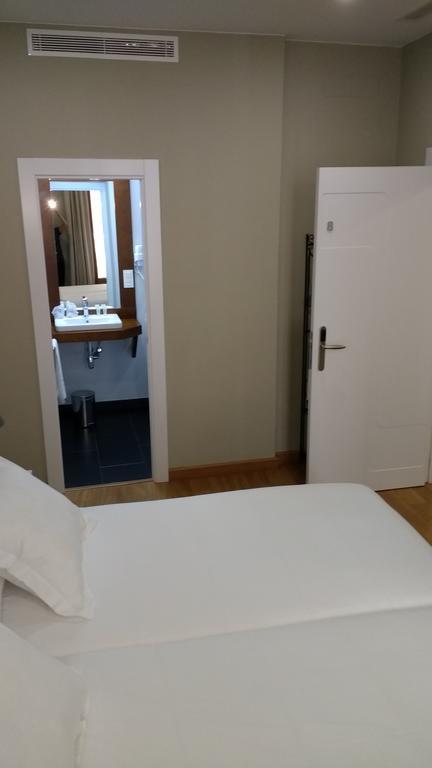 Los Amigos Vip Rooms Madrid Exteriör bild